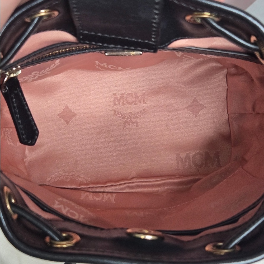 MCM Dessau Drawstring Bag in Visetos - Picture 9 of 10